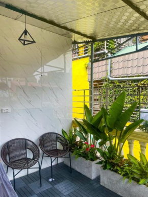 Garden Balcony Room In Old Quarter with Netflix, Free Water, Free Washer-Dryer